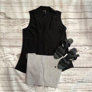 403. Nic & Zoe Black Sleeveless V-Neck Blouse EUC Size Large